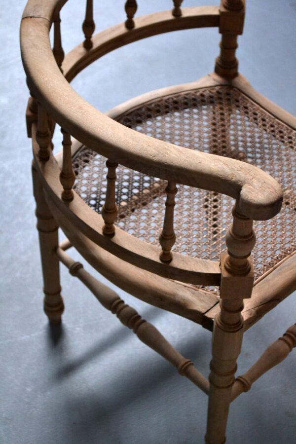 Coner chair