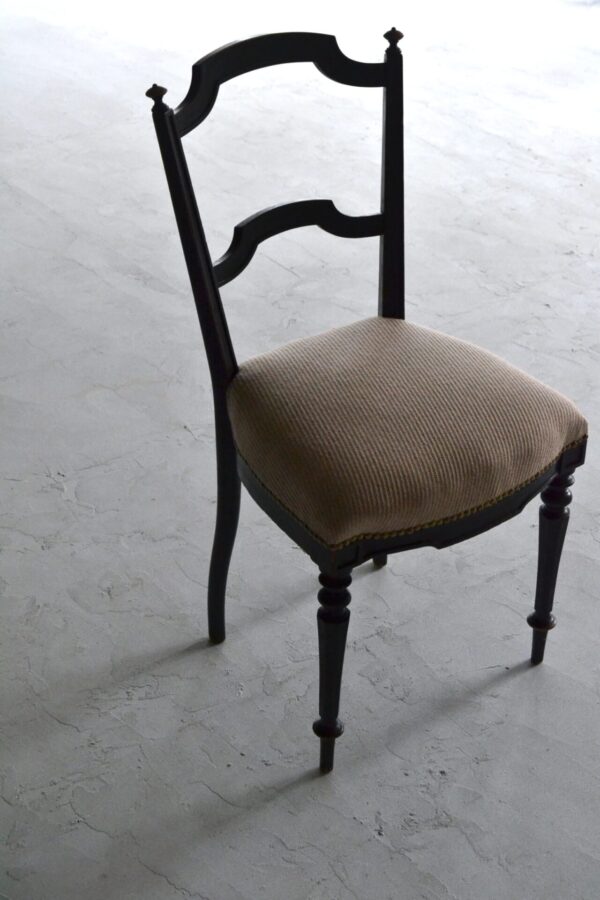 Black chair - 画像 (5)