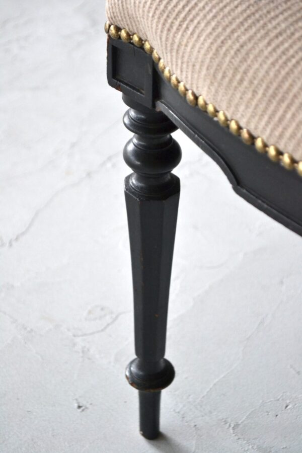 Black chair - 画像 (9)