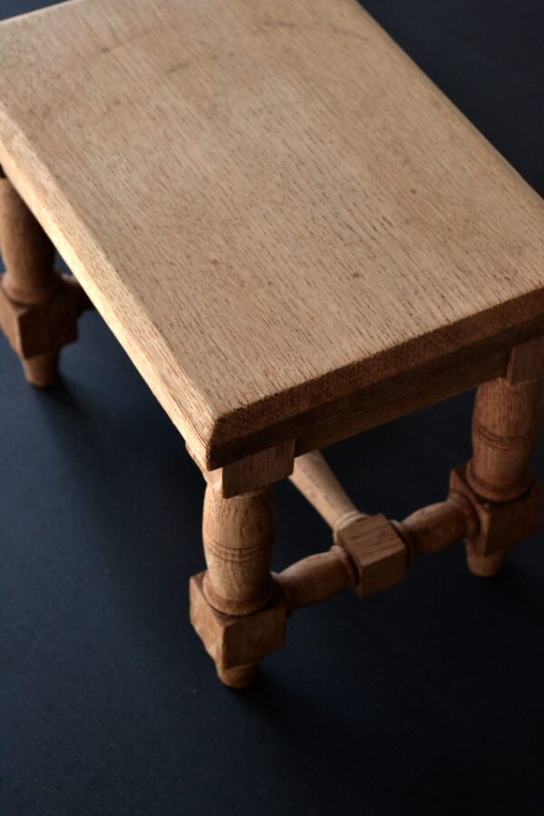 Small display table
