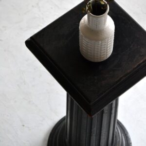 Pedestal black