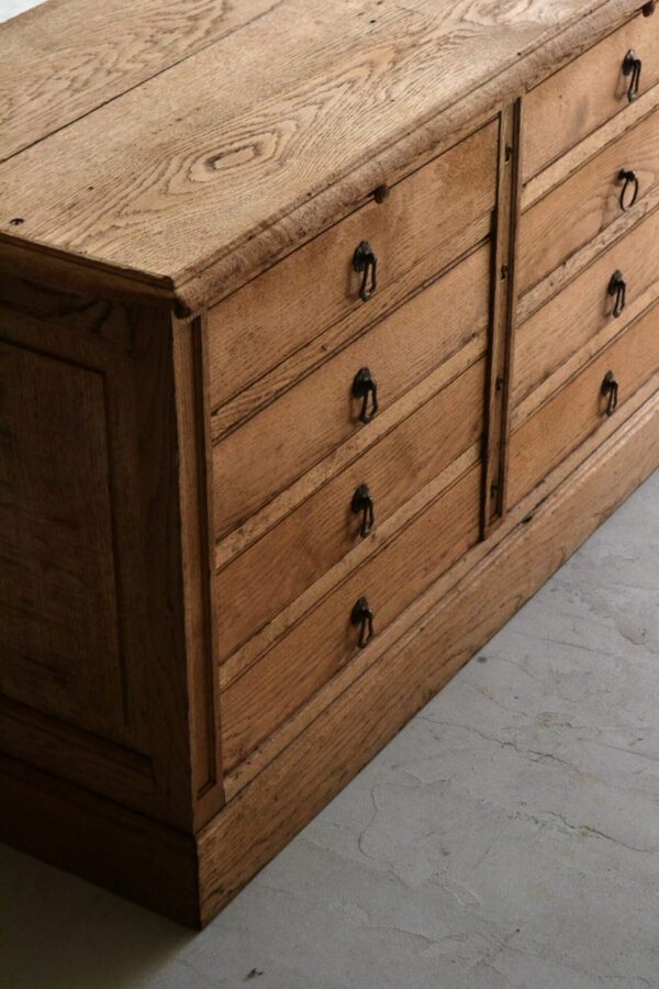 Chest of drawers