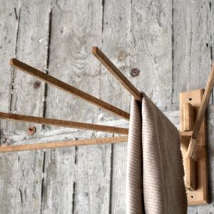 Bracket towel hanger