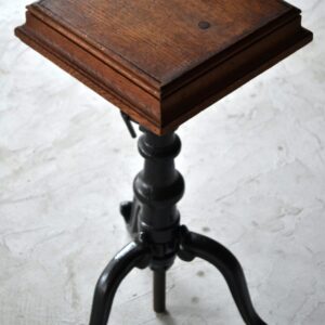 Display table adjustable